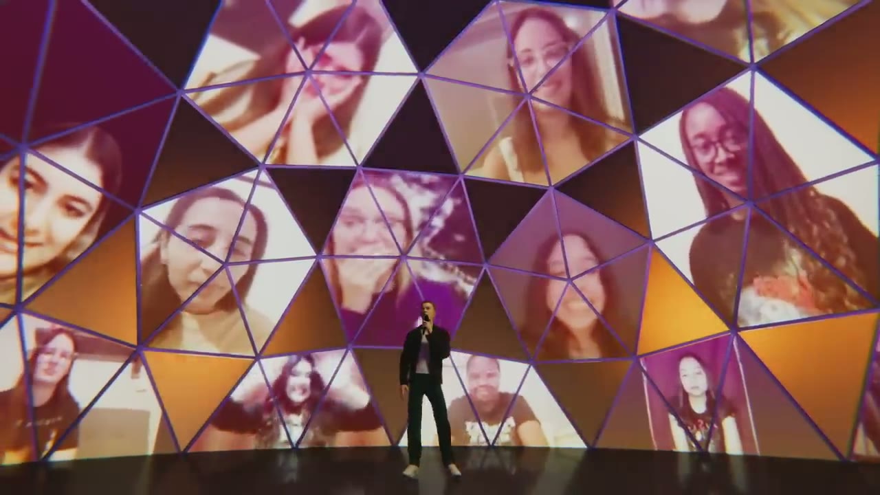 Justin Bieber fan jumbotron moment